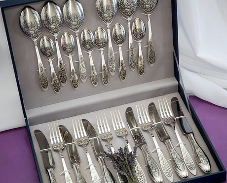 24-teiliges Silberbesteck-Set PROVENCE aus 925 Sterling Silber mit Niello-Gravur im Koffer.