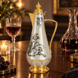 Silberkaraffe 925 Silber vergoldet Paisley 550 ml — Lifestyle-Setting am Weintisch