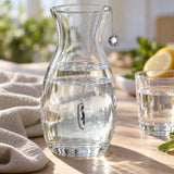 SilberKlar Wasser-Erfrischer an Kette Boot — Lifestyle-Setting an der Wasserkaraffe