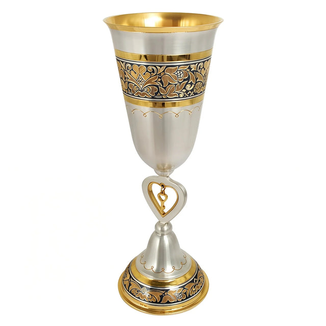 Edler Silberpokal mit Herzgriff, floraler Niello-Verzierung, vergoldetem Rand & 925er Silber – exklusives Einzelstück.