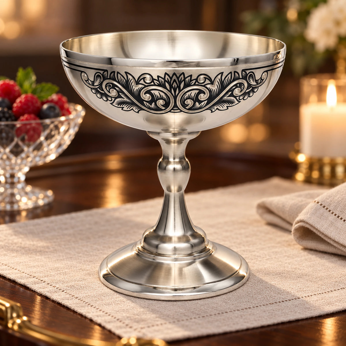 Silberschale am Stiel 925 Silber — Lifestyle-Setting am Serviertisch