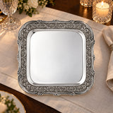 Silbertablett 925 Silber Signature quadratisch 42 × 42 cm — Lifestyle-Setting an der gedeckten Tafel
