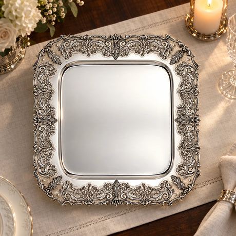 Silbertablett 925 Silber Signature quadratisch 45 × 45 cm, Palmetten-Ornament — Lifestyle-Setting an der gedeckten Tafel