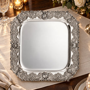 Silbertablett 925 Silber Signature quadratisch 48 × 48 cm, Muschel-Ornament — Lifestyle-Setting an der gedeckten Tafel