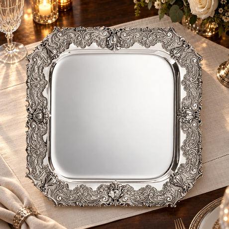 Silbertablett 925 Silber Signature quadratisch 48 × 48 cm, Muschel-Ornament — Lifestyle-Setting an der gedeckten Tafel