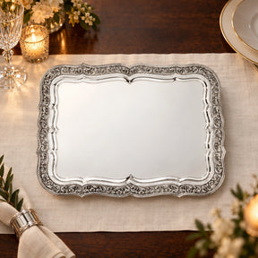 Silbertablett 925 Silber Signature rechteckig 39 × 28 cm — Lifestyle-Setting an der gedeckten Tafel