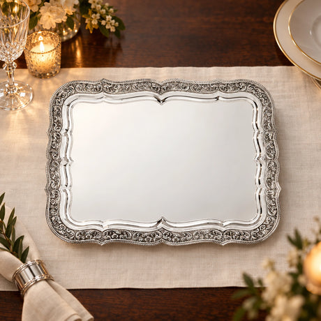 Silbertablett 925 Silber Signature rechteckig 39 × 28 cm — Lifestyle-Setting an der gedeckten Tafel