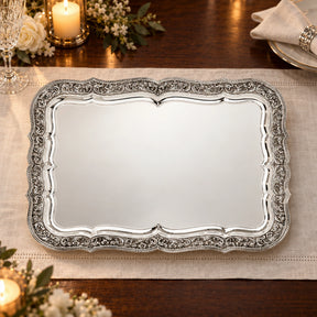Silbertablett 925 Silber Signature rechteckig 47 × 35 cm — Lifestyle-Setting an der gedeckten Tafel