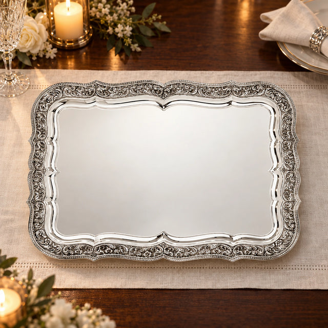 Silbertablett 925 Silber Signature rechteckig 47 × 35 cm — Lifestyle-Setting an der gedeckten Tafel