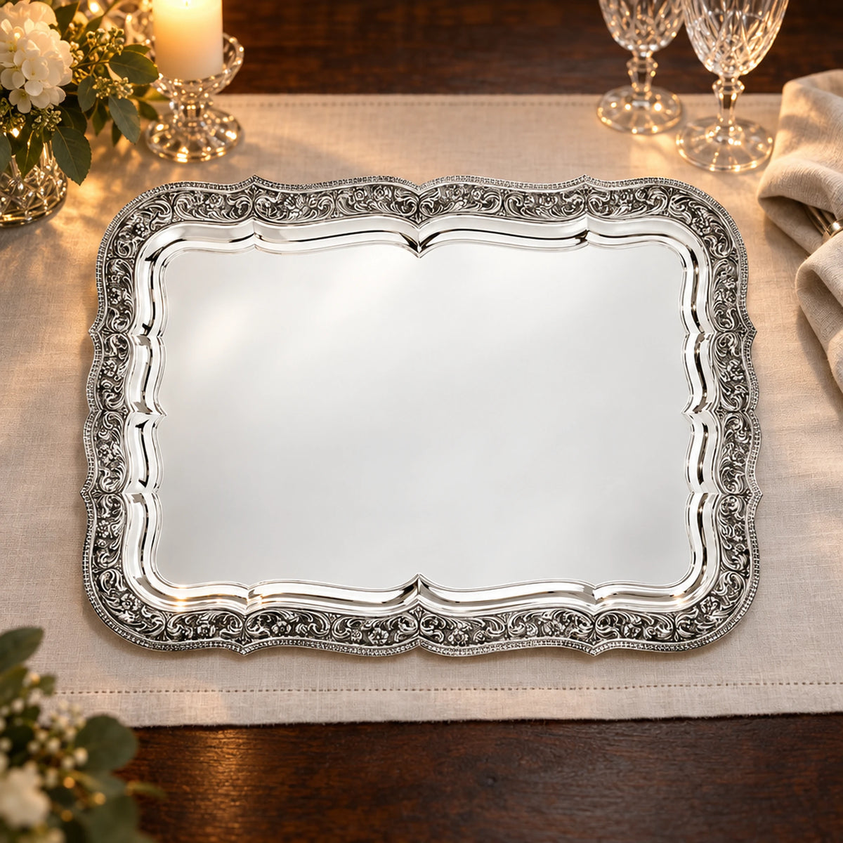 Silbertablett 925 Silber Signature groß rechteckig 53 × 40 cm — Lifestyle-Setting an der gedeckten Tafel