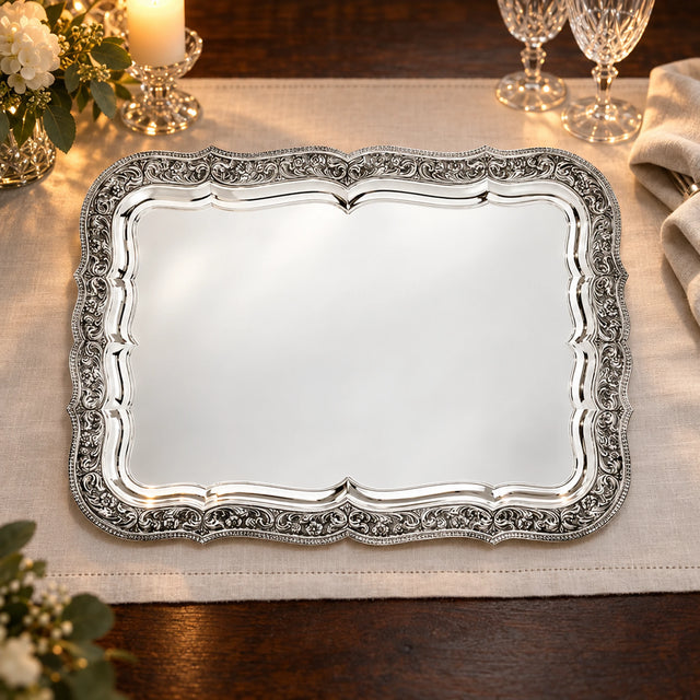 Silbertablett 925 Silber Signature groß rechteckig 53 × 40 cm — Lifestyle-Setting an der gedeckten Tafel