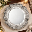 Silbertablett 925 Silber Signature rund Ø 46 cm, Kartuschen-Ornament — Lifestyle-Setting an der gedeckten Tafel