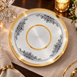 Silbertablett 925 Silber vergoldet rund 20 cm — Lifestyle-Setting an der gedeckten Tafel