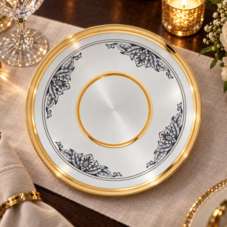 Silbertablett 925 Silber vergoldet rund 20 cm — Lifestyle-Setting an der gedeckten Tafel