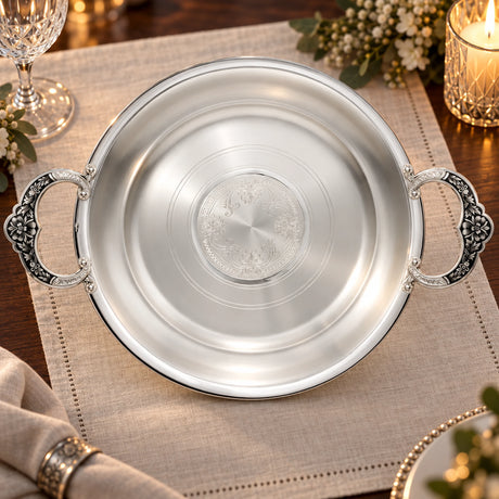 Silbertablett mit Henkel 925 Silber Niello — Lifestyle-Setting an der gedeckten Tafel