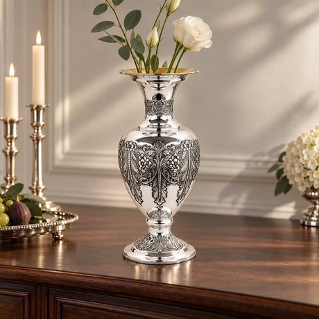 Silbervase 925 Silber Signature Baluster Höhe 46 cm — Lifestyle-Setting im Wohnraum