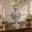 Silbervase 925 Silber Signature ziseliert Höhe 46 cm — Lifestyle-Setting im Wohnraum