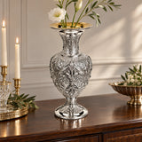 Silbervase 925 Silber Signature ziseliert Höhe 46 cm — Lifestyle-Setting im Wohnraum