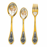 Sternzeichen-Set Fische, 925 Silber vergoldet: Dessertlöffel, Dessertgabel, Teelöffel nebeneinander auf Weiß