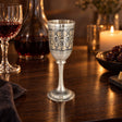 Stielglas 925 Silber Niello 140 ml — Lifestyle-Setting am Weintisch