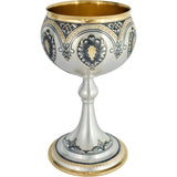 Stielglas 925 Silber Niello Fächer-Medaillon vergoldet — Kelch mit dunklem Ornament, Goldakzenten, vergoldetem Innenraum und Fuß