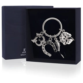 Talisman Schlüsselanhänger aus 925 Sterling Silber mit vier Anhängern – Zahl 13, Hufeisen, Glückshorn und Kleeblatt – in schwarzer Geschenkbox, unisex.
