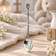 Tauflöffel 925 Silber Engelchen geschwärzt — Lifestyle-Setting, Taufgeschenk von Paten