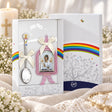 Geschenkset zur Taufe Babylöffel & Ikone Schutzengel purpur in der Original-Geschenkbox — Lifestyle-Aufnahme mit brennender Taufkerze, Spitze und Schleierkraut, Geschenk zur Taufe
