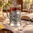 Teeglashalter-Set Jäger auf der Rast 925 Silber im Etui — Lifestyle-Setting am Teetisch