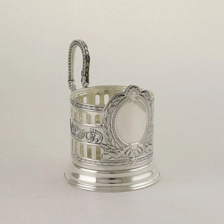 Podstakannik Patron 925 Silber Seitenansicht — klassizistischer Bügelhenkel mit Lorbeerblatt-Verzierung und Perlrand, glockenförmiger Standfuß, antik patinierte Akanthus-Bordüren, gleiche Bauform wie die anderen Wappen-Sets der ArgentA-Linie Classic