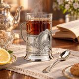 Teeglashalter-Set „Spasski-Turm" antik patiniert 925 Silber im Etui — Lifestyle-Setting am Teetisch