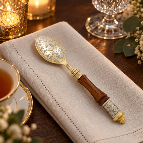 Byzanz Teelöffel 925 Silber vergoldet mit Edelholz — Lifestyle-Setting an der gedeckten Tafel