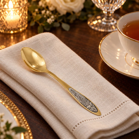 Teelöffel 925 Silber vergoldet — Lifestyle-Setting an der gedeckten Tafel