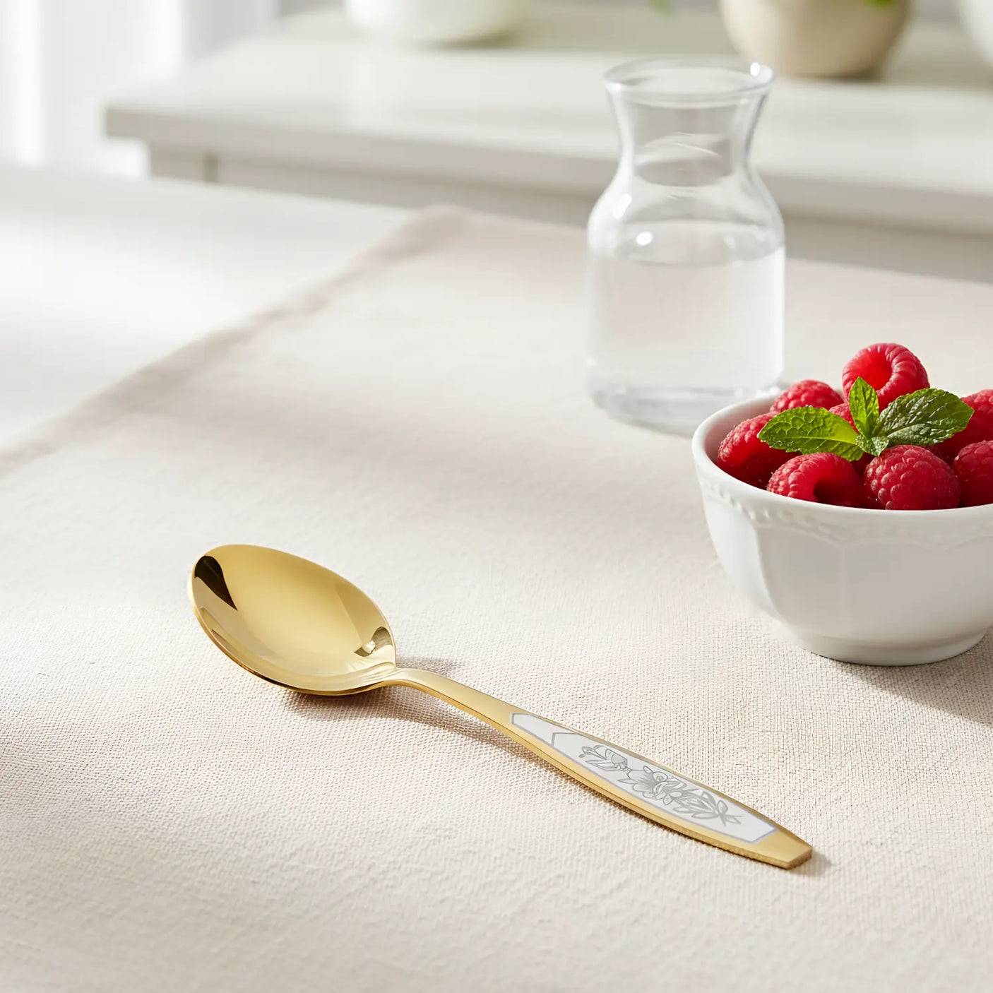 Teelöffel Astra Gold aus 925 Sterling Silber vollvergoldet im eleganten Tischsetting – vielseitig für Tee, Dessert, Kaffee