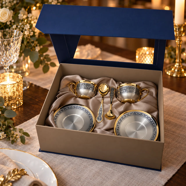 Teeservice Geschenkset 925 Silber Niello Inspiration in der Geschenkkassette — Lifestyle-Setting