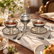 Teeservice für 2 Personen 925 Silber mit Niello — Lifestyle-Setting am Teetisch