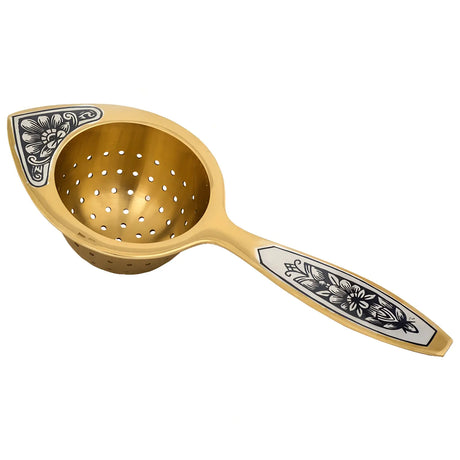 „Aurora Gold" – Vergoldetes Teesieb aus Silber mit Niello