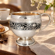 Silber Teetasse 925 Niello 210 ml — Lifestyle-Setting am Kaffeetisch