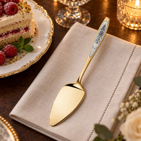 Tortenheber Astra Classic — Lifestyle-Setting an der gedeckten Tafel