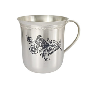 Kindertasse 925 Silber Niello Sommergarten — Silberbecher mit Henkel und dunklem Motiv aus Vogel und Blüten