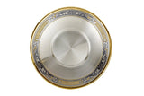 Elegante Untertasse aus 925er Silber mit goldener Verzierung und kunstvollem Niello-Dekor im klassischen Stil.