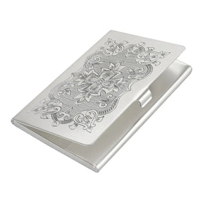 Visitenkartenetui Argento 925 Silber Mstera — gravierte Empire-/Rocaille-Komposition Ton-in-Ton mit zentraler Blütenrosette und guillochiertem Hintergrund, hochglanzpoliert, ohne Vergoldung