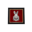 Wandbild 925 Silber Niello Hase — Silber-Reliefbild eines Hasenkopfs auf rotem Samt im schwarz-goldenen Rahmen