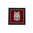 Wandbild 925 Silber Niello Kater — Silber-Reliefbild eines Katzenkopfs auf rotem Samt im schwarz-goldenen Rahmen