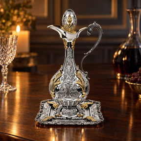 Weinkaraffe & Silbertablett 925 Silber vergoldet — Lifestyle-Setting am Weintisch