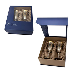 Stielgläser-Set 925 Silber vergoldet — blaue Geschenkbox mit Sichtfenster und zwei Weinpokalen auf Satin